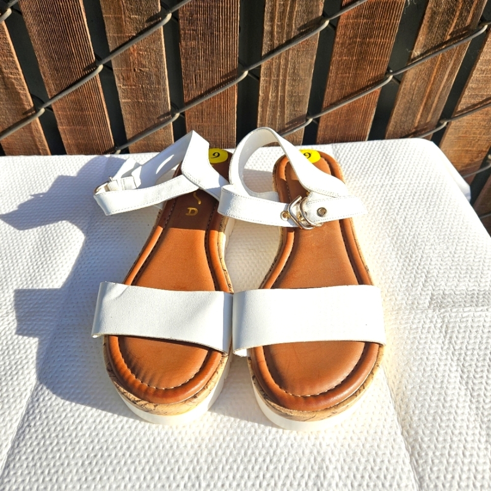 New Unisa Sandals Women's  Size 9